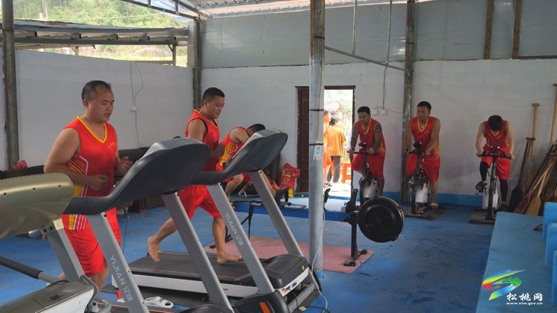 松桃：松江河上一葉孤舟  奮力備戰(zhàn)龍船賽