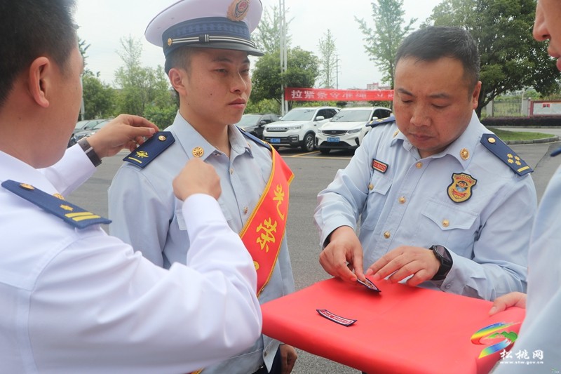 縣消防救援大隊(duì)舉行夏季消防員退出歡送儀式