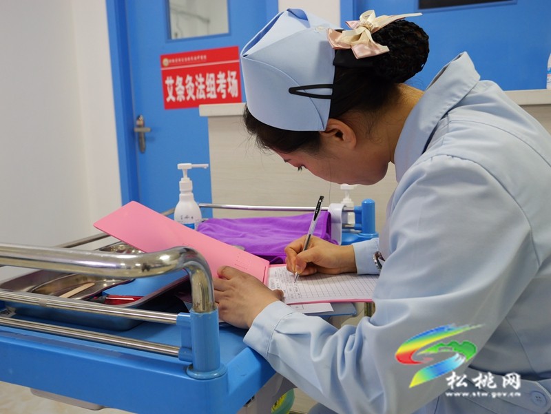 【聚焦5·12護士節(jié)】技能比拼展風采 以賽促練礪精兵