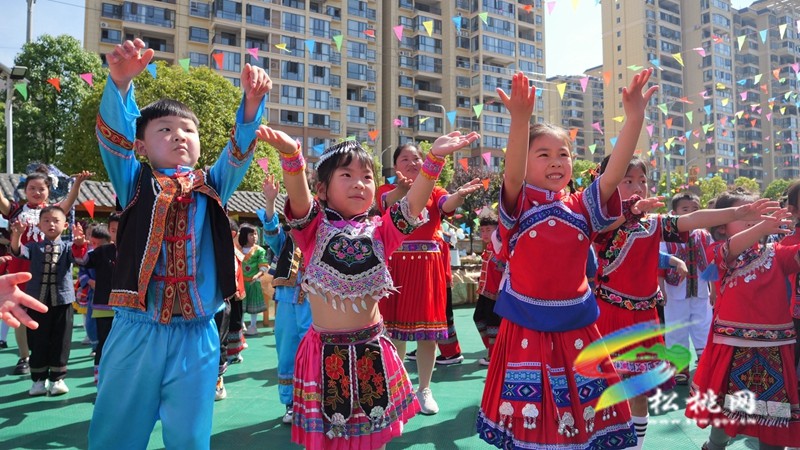 松桃實(shí)驗(yàn)幼兒園:萌娃多彩活動(dòng)喜迎“四月八”