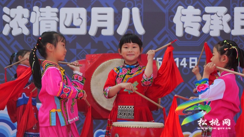松桃實(shí)驗(yàn)幼兒園:萌娃多彩活動(dòng)喜迎“四月八”