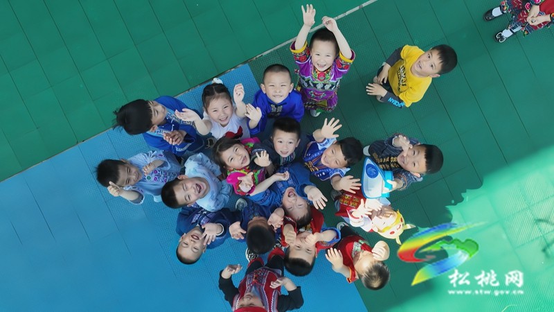 松桃實(shí)驗(yàn)幼兒園:萌娃多彩活動(dòng)喜迎“四月八”