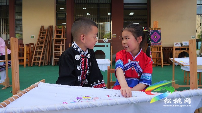 松桃實(shí)驗(yàn)幼兒園:萌娃多彩活動(dòng)喜迎“四月八”