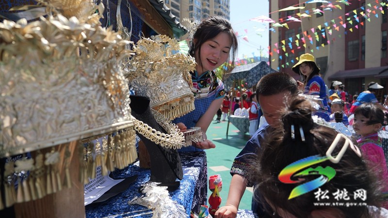 松桃實(shí)驗(yàn)幼兒園:萌娃多彩活動(dòng)喜迎“四月八”