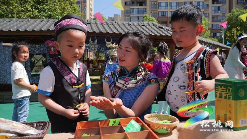 松桃實(shí)驗(yàn)幼兒園:萌娃多彩活動(dòng)喜迎“四月八”