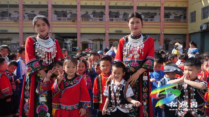 松桃實(shí)驗(yàn)幼兒園:萌娃多彩活動(dòng)喜迎“四月八”