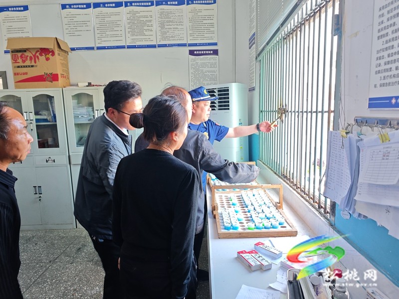 松桃消防聯(lián)合衛(wèi)健局給醫(yī)療機(jī)構(gòu)“把脈問診”