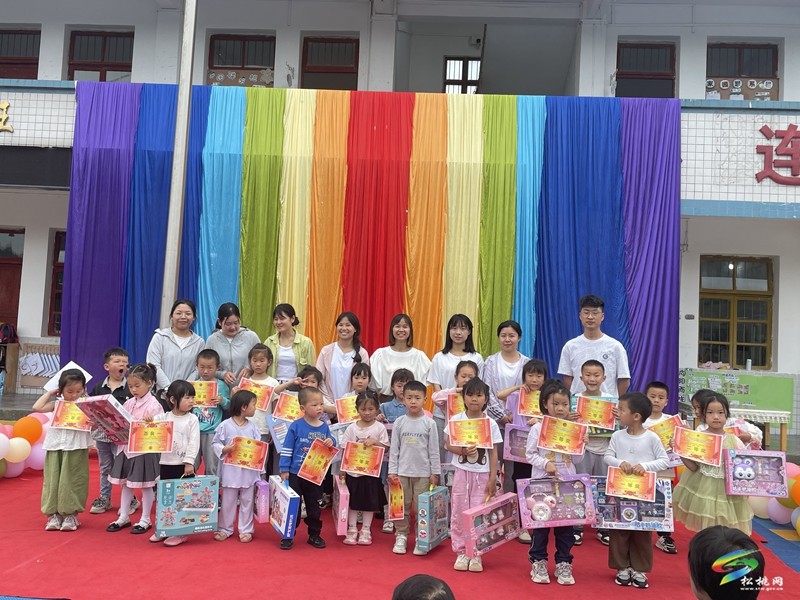 寨英鎮(zhèn)上寨幼兒園舉辦“享悅書香·啟夢成長”故事比賽
