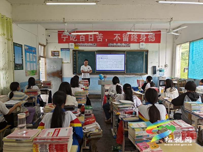 ?東西部協(xié)作暨“組團(tuán)式”幫扶“送教下校”活動(dòng)在牛郎鎮(zhèn)中學(xué)舉行