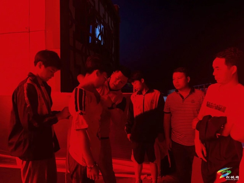 人人學(xué)急救 急救為人人——松桃苗族自治縣紅十字會(huì)聯(lián)合民族中醫(yī)院開(kāi)展應(yīng)急救護(hù)技能培訓(xùn)進(jìn)校園活動(dòng)