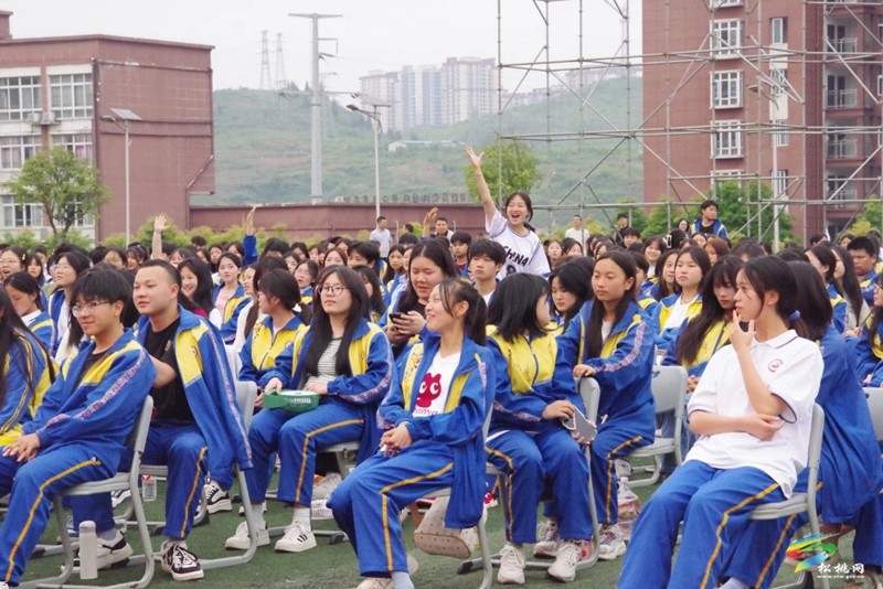 人人學(xué)急救 急救為人人——松桃苗族自治縣紅十字會(huì)聯(lián)合民族中醫(yī)院開(kāi)展應(yīng)急救護(hù)技能培訓(xùn)進(jìn)校園活動(dòng)