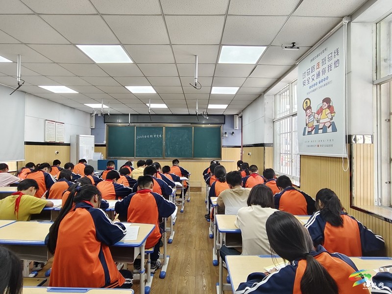 盤信鎮(zhèn)民族完小舉行數(shù)學計算能力競賽活動