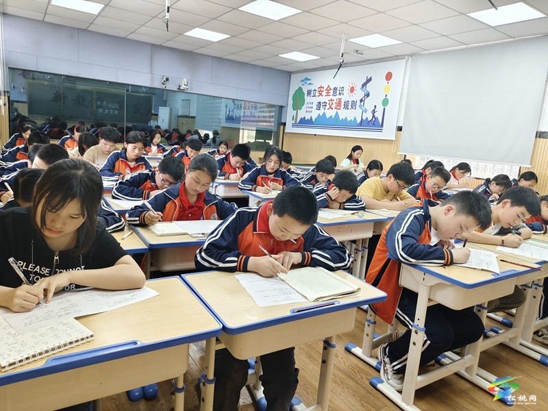 盤信鎮(zhèn)民族完小舉行數(shù)學計算能力競賽活動
