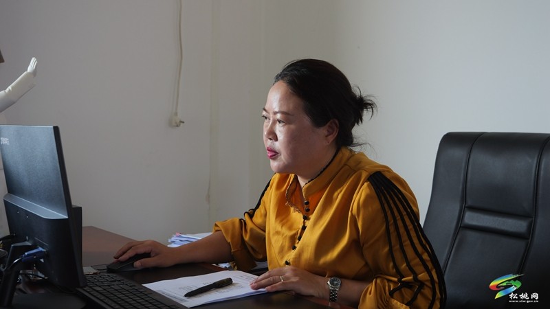 吳瑩：用心履職?用愛育人