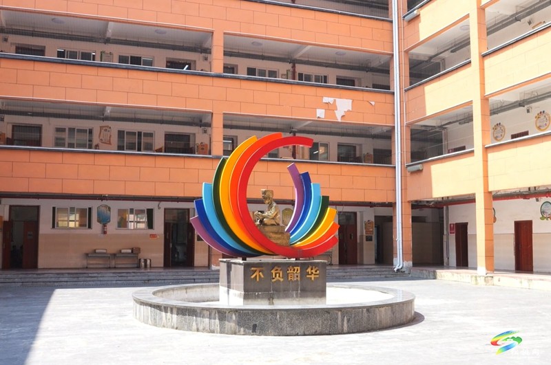 吳瑩：用心履職?用愛育人