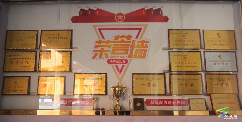 吳瑩：用心履職?用愛育人