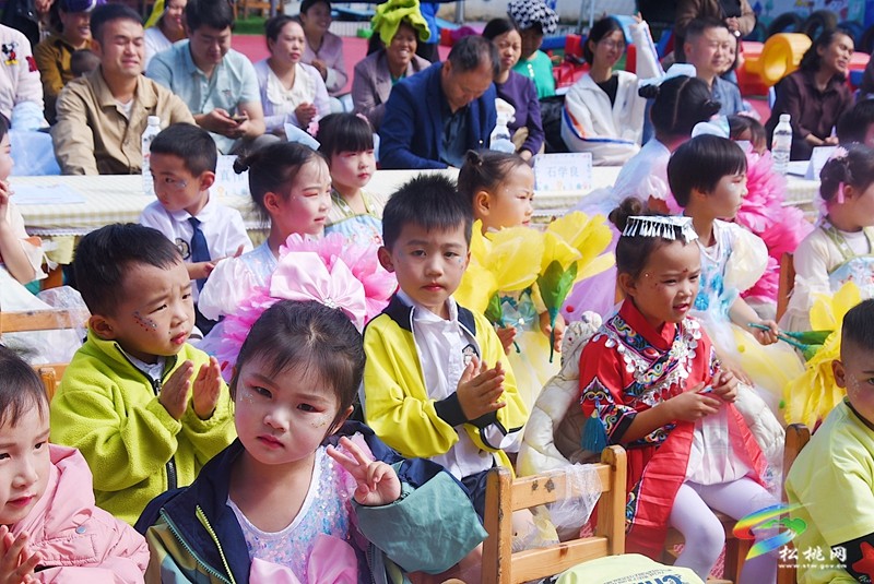 盤石鎮(zhèn)芭茅幼兒園舉辦“童心童趣·快樂六一”兒童節(jié)活動(dòng)