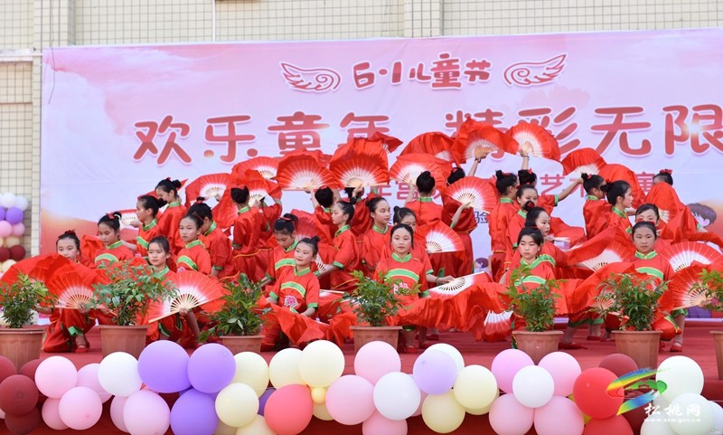 松桃：多彩活動迎“六一”