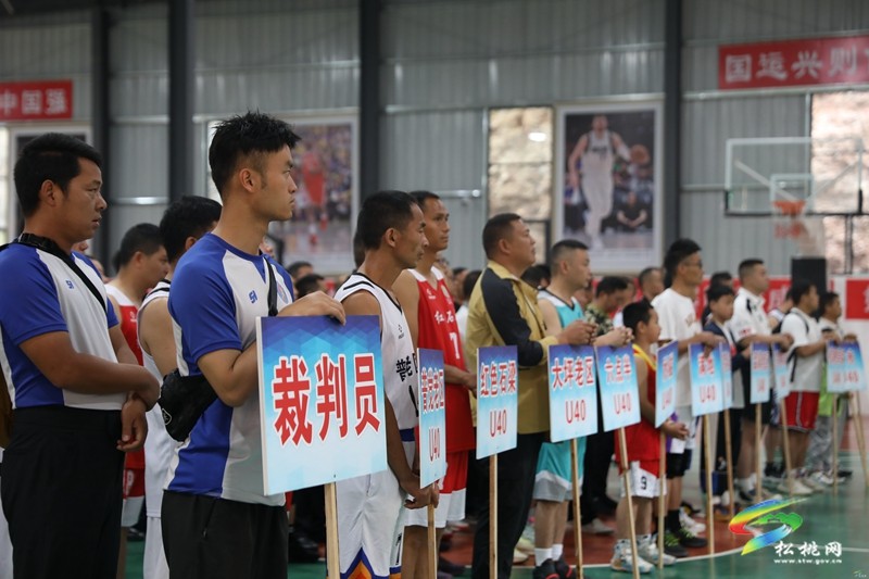 精彩“籃”不??！松桃首屆“超越杯”U40周末籃球賽火熱開賽