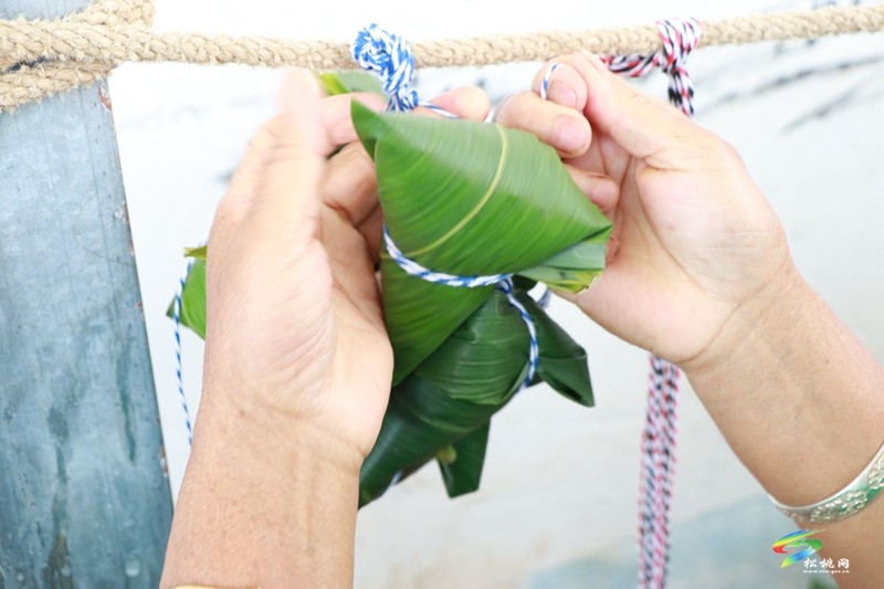 【網(wǎng)絡(luò)中國節(jié)·端午】大坪場鎮(zhèn)鎮(zhèn)江村:粽子飄香迎端午 幸福和諧鄰里情