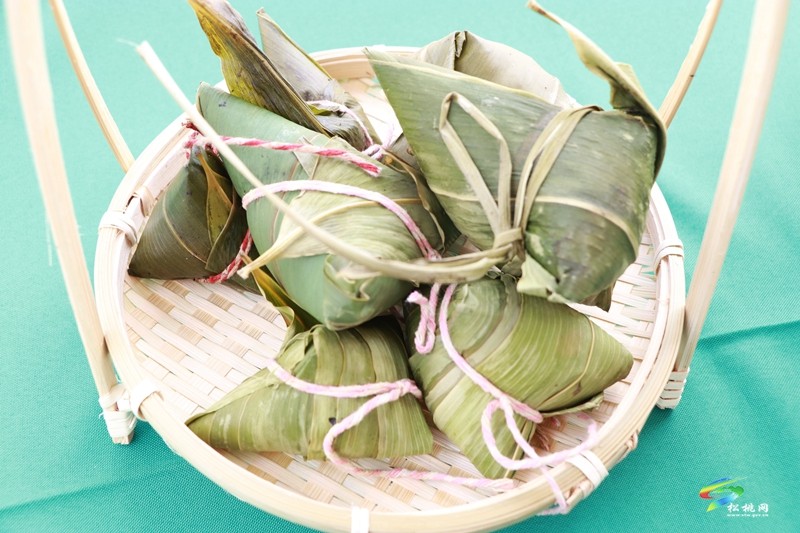 【網(wǎng)絡(luò)中國節(jié)·端午】大坪場鎮(zhèn)鎮(zhèn)江村:粽子飄香迎端午 幸福和諧鄰里情
