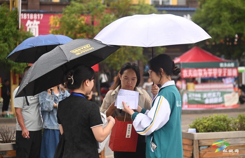 松桃：4799名學(xué)子奔赴考場(chǎng)