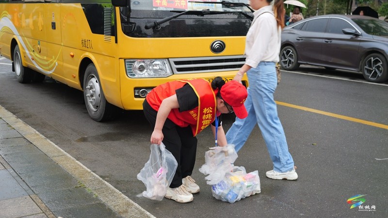 松桃：志愿服務(wù)助力高考 暖心守護(hù)莘莘學(xué)子