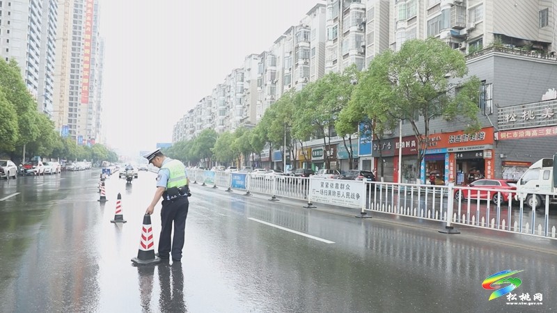 高考首日，松桃交警開啟“護考”模式