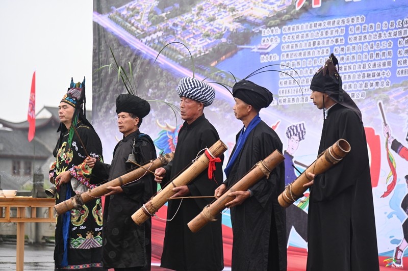 【網(wǎng)絡(luò)中國節(jié)·端午】九龍競渡 鼓舞苗鄉(xiāng)|松桃2024年“三融杯”傳統(tǒng)龍舟賽開幕