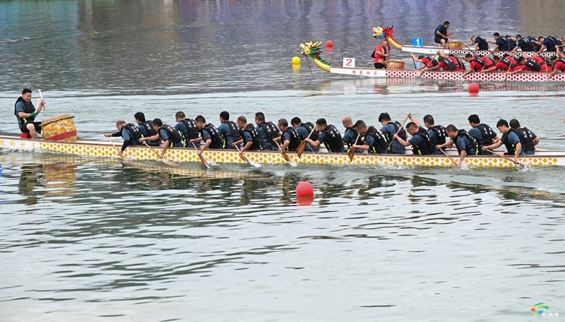 【網(wǎng)絡(luò)中國(guó)節(jié)·端午】松桃：龍舟競(jìng)渡鼓士氣   苗族文化展風(fēng)采