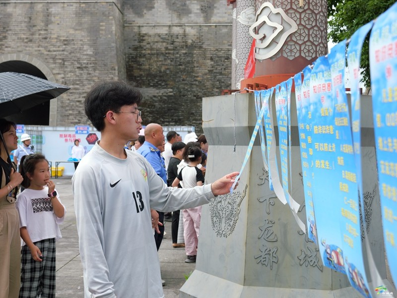 松桃：搶鴨子討彩頭 禁毒反詐不放松