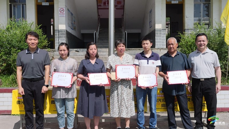 【粵黔協(xié)作·莞愛銅行】東莞市中堂鎮(zhèn)新階聯(lián)及中堂鎮(zhèn)天安數(shù)碼城來松開展公益助學(xué)活動