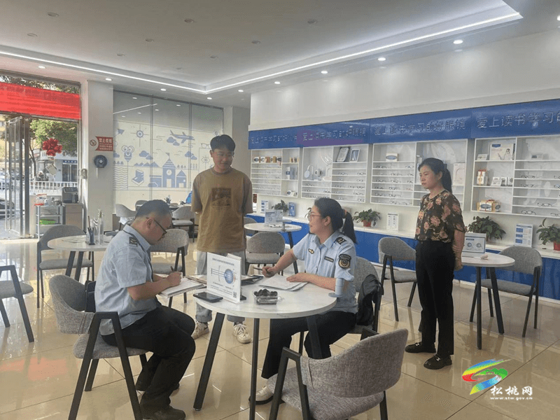 松桃市場監(jiān)管局開展眼鏡制配場所監(jiān)督檢查