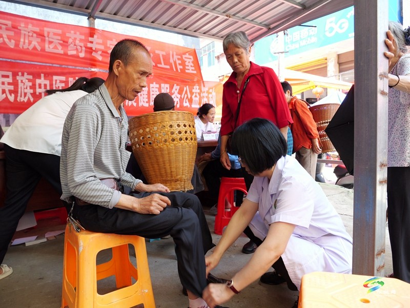 中醫(yī)義診進(jìn)村寨 健康服務(wù)“零距離”