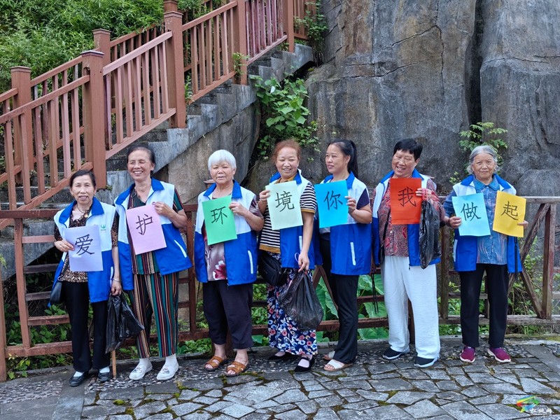 縣老吾老驛站開展“護岸愛河，清潔家園”志愿清理服務活動