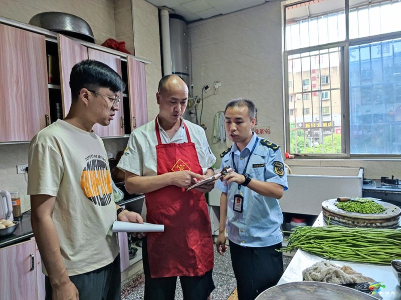 縣市場(chǎng)監(jiān)督管理局全力保障2024年中考期間食品及特種設(shè)備安全