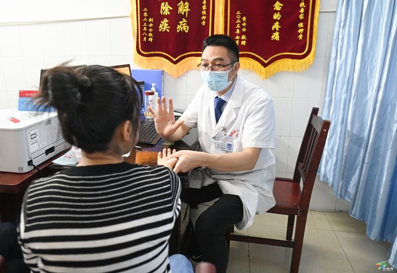 松桃人民醫(yī)院：推行門診掛號(hào)“一號(hào)通” 掛一次號(hào)看多個(gè)科室