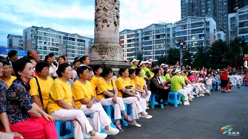 我縣開展慶祝建黨103周年全縣廣場舞優(yōu)秀節(jié)目展演活動