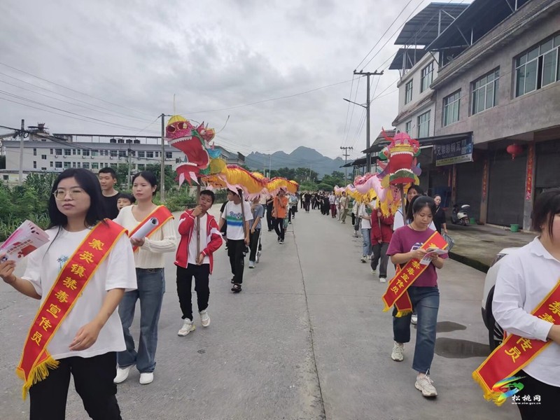 寨英鎮(zhèn)開(kāi)展禁毒宣傳活動(dòng)