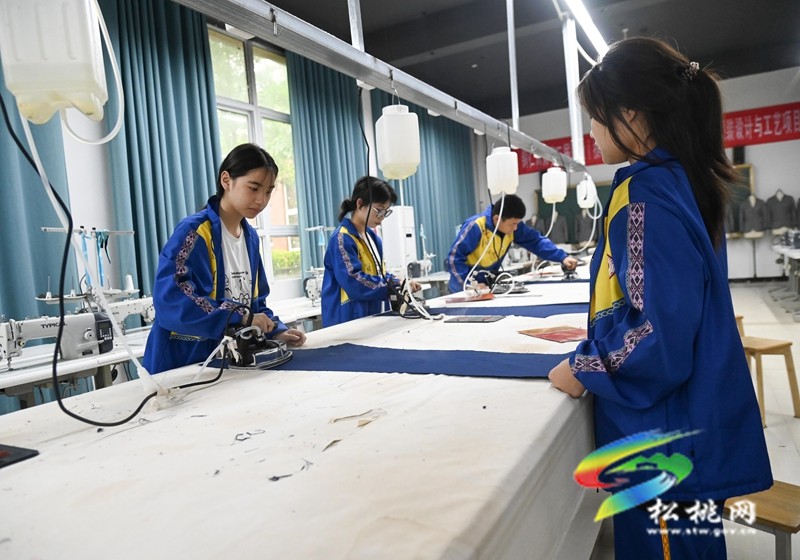 松桃職校：學(xué)習(xí)一技之長   升學(xué)就業(yè)兩不誤
