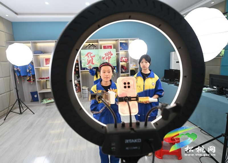 松桃職校：學(xué)習(xí)一技之長   升學(xué)就業(yè)兩不誤