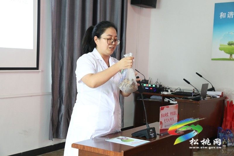 縣民族中醫(yī)院聯(lián)合蓼皋衛(wèi)生院平頭衛(wèi)生院開展“健康惠企”中醫(yī)健康服務(wù)活動(dòng)