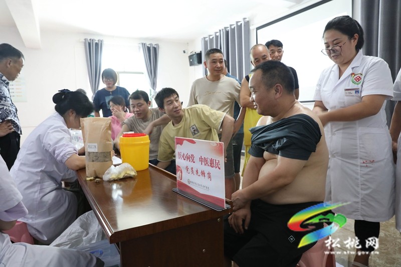 縣民族中醫(yī)院聯(lián)合蓼皋衛(wèi)生院平頭衛(wèi)生院開展“健康惠企”中醫(yī)健康服務(wù)活動(dòng)