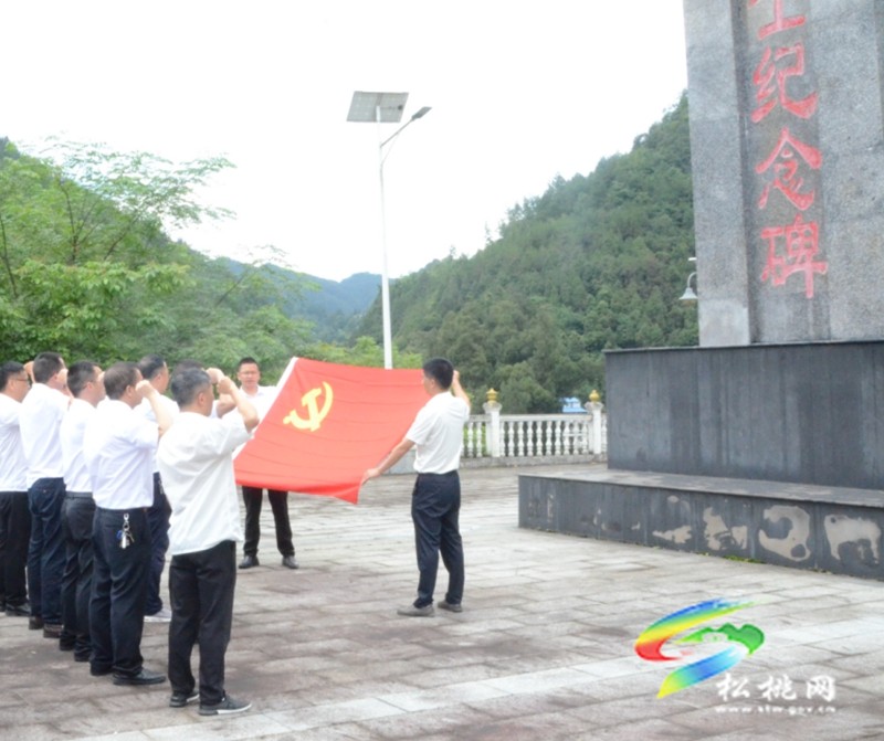 ??縣委宣傳部聯(lián)合縣委統(tǒng)戰(zhàn)部縣文聯(lián)等黨支部組織開展七一黨建活動