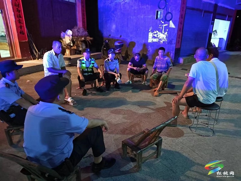【夏季行動(dòng)】松桃公安開展第一次夏夜治安巡查宣防集中統(tǒng)一行動(dòng)