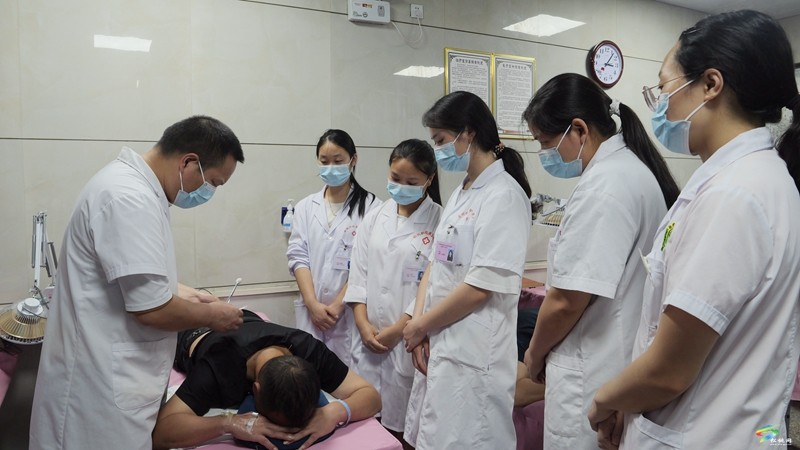 縣民族中醫(yī)院針灸科：護(hù)佑健康  “針”了不起