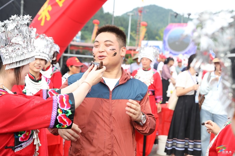 第九屆中國(guó)苗族情人節(jié)“六月六”火熱進(jìn)行中