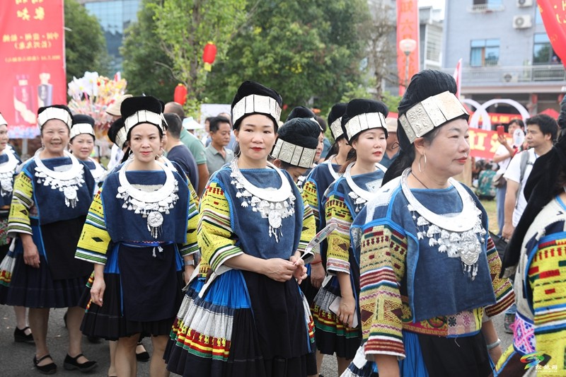 第九屆中國(guó)苗族情人節(jié)“六月六”火熱進(jìn)行中