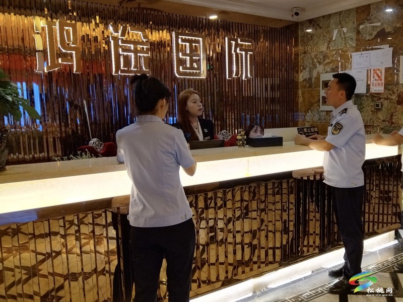 松桃市場監(jiān)管局開展娛樂場所夜查行動