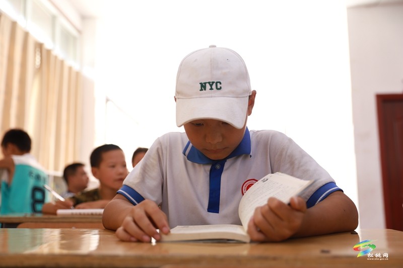 課堂“四點(diǎn)半”  社區(qū)書香漫